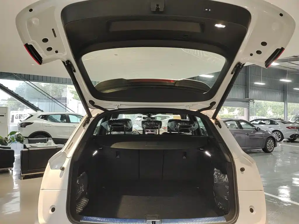 Audi Q5L — миниатюра 19
