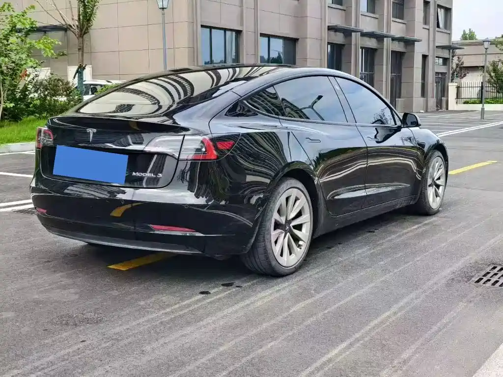Tesla Model 3 — миниатюра 9