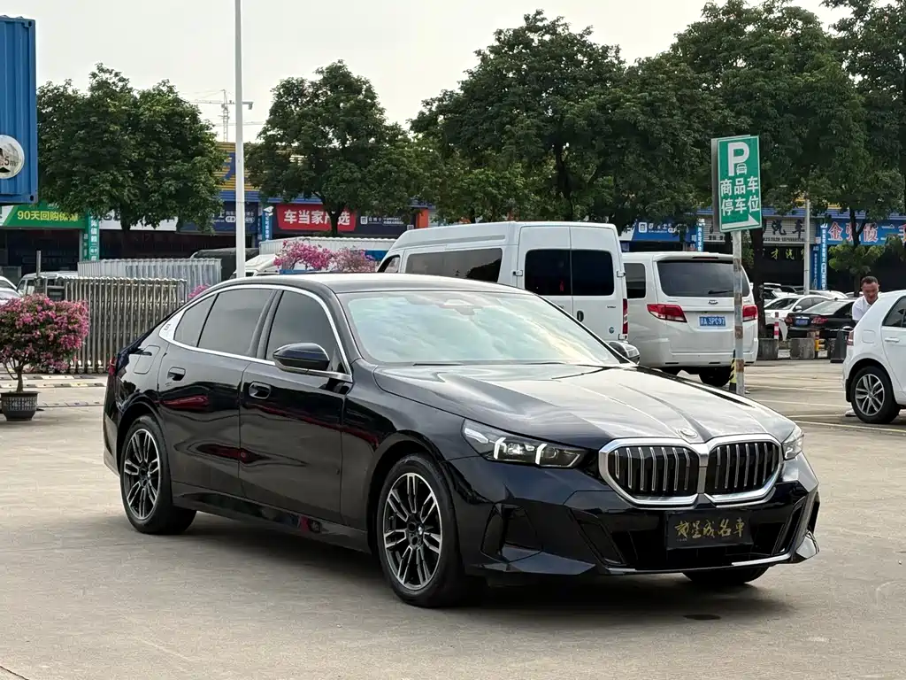 BMW 5 Series — миниатюра 3
