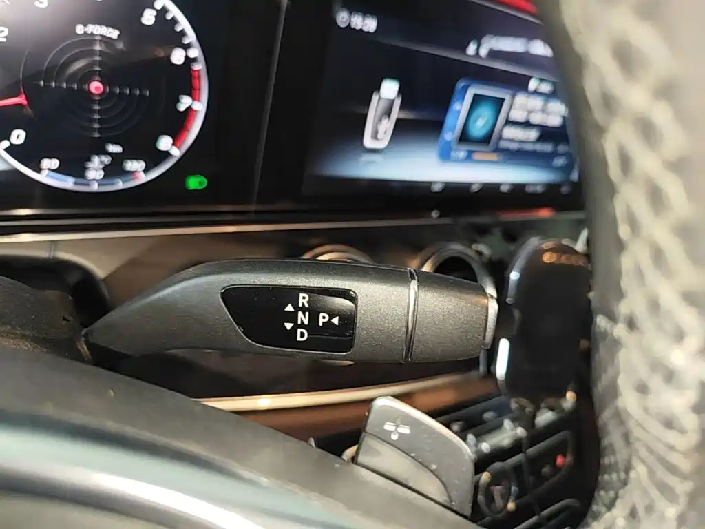 Mercedes-Benz E-Class — миниатюра 14