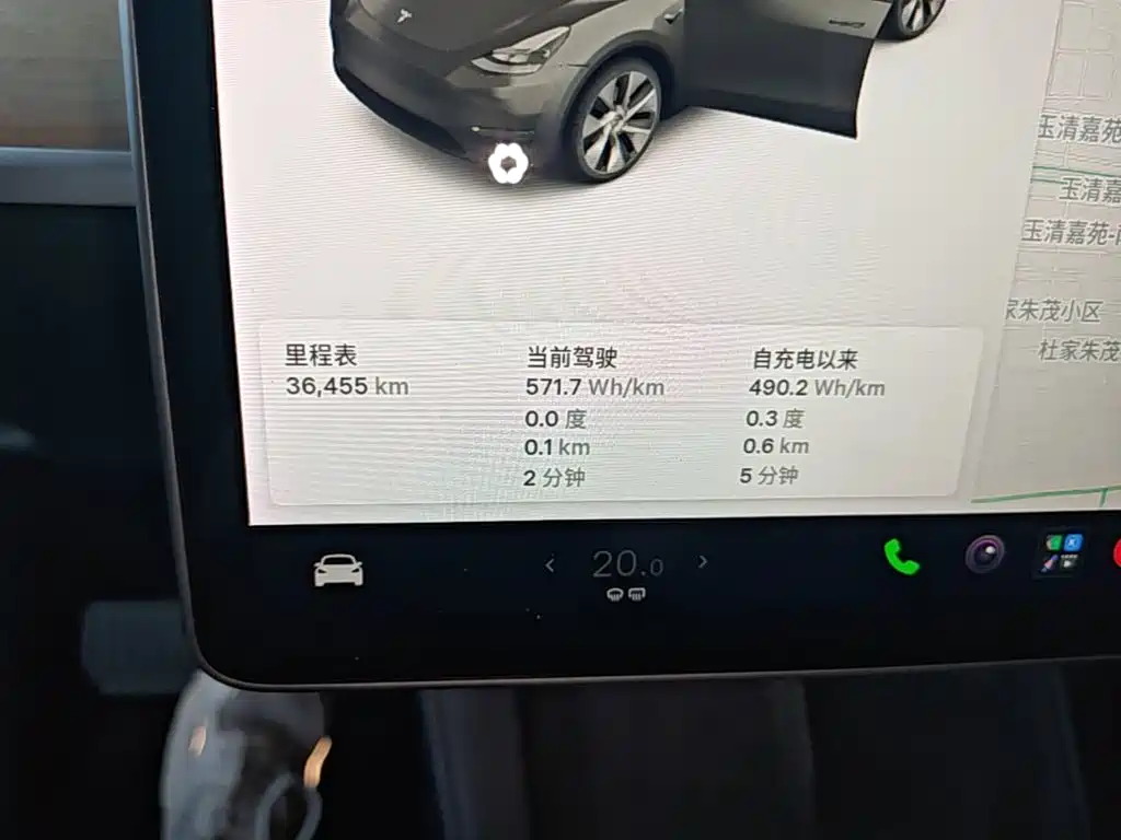 Tesla Model Y — миниатюра 12