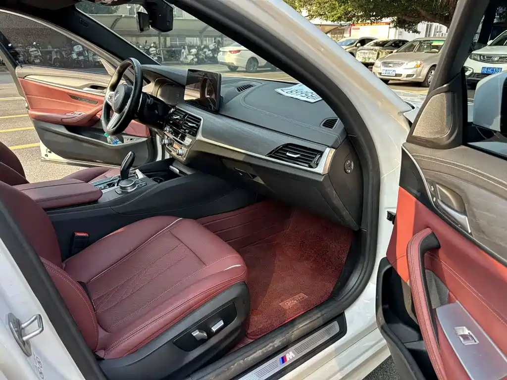 BMW 5 Series — миниатюра 11