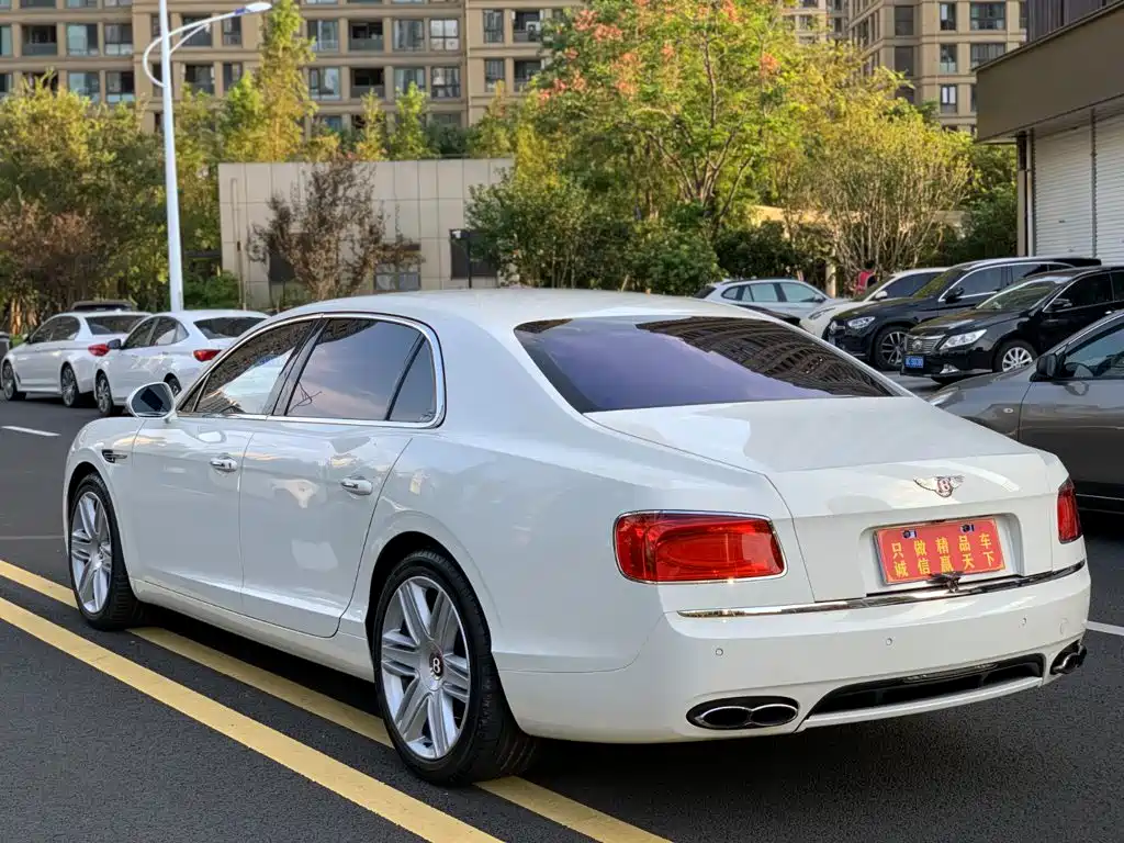 Bentley Flying Spur — миниатюра 6