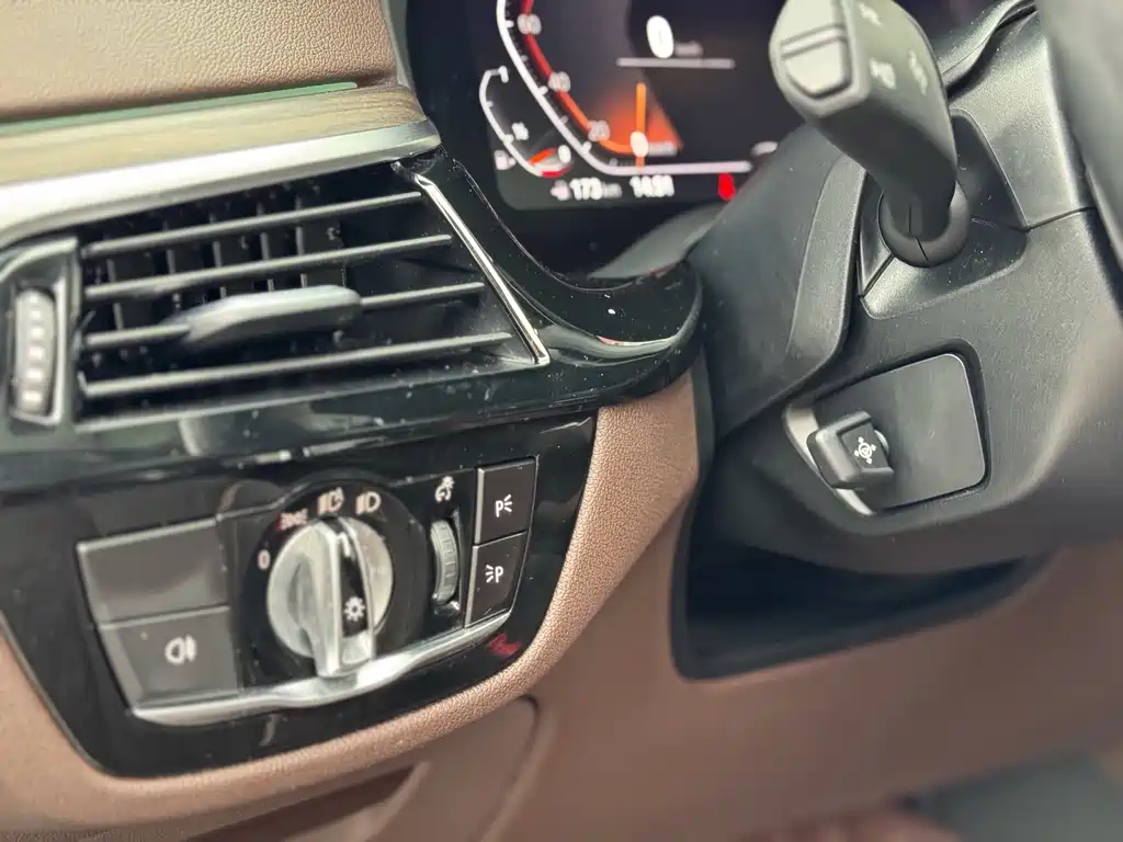 BMW 5 Series — миниатюра 26