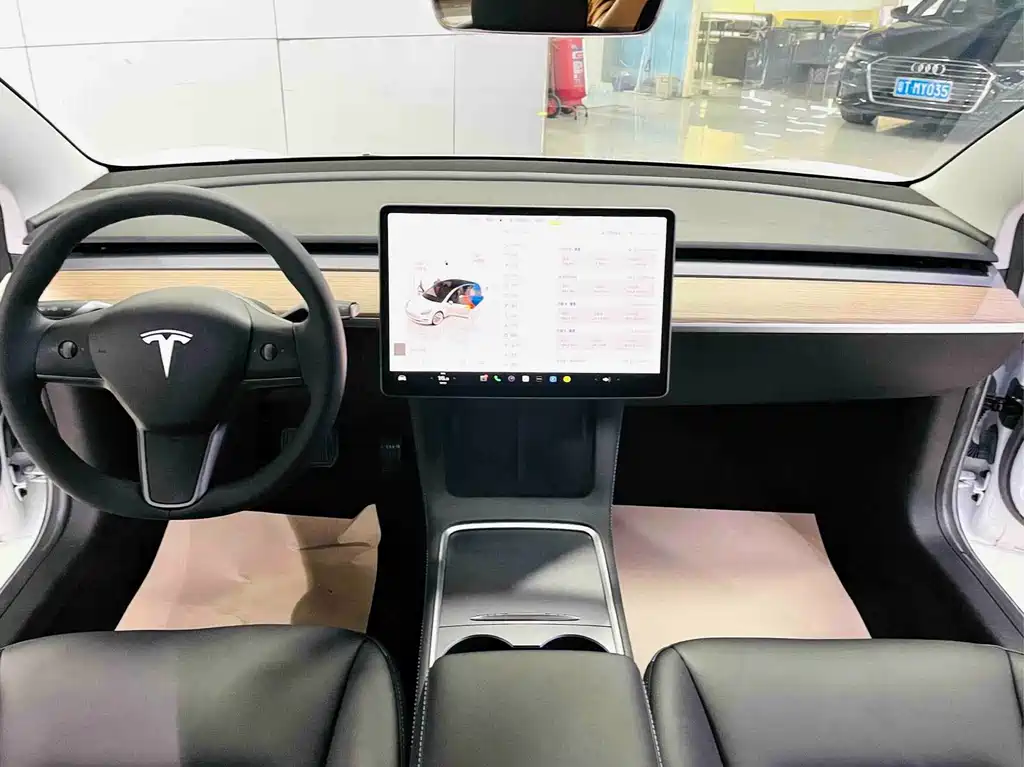 Tesla Model 3 — миниатюра 9