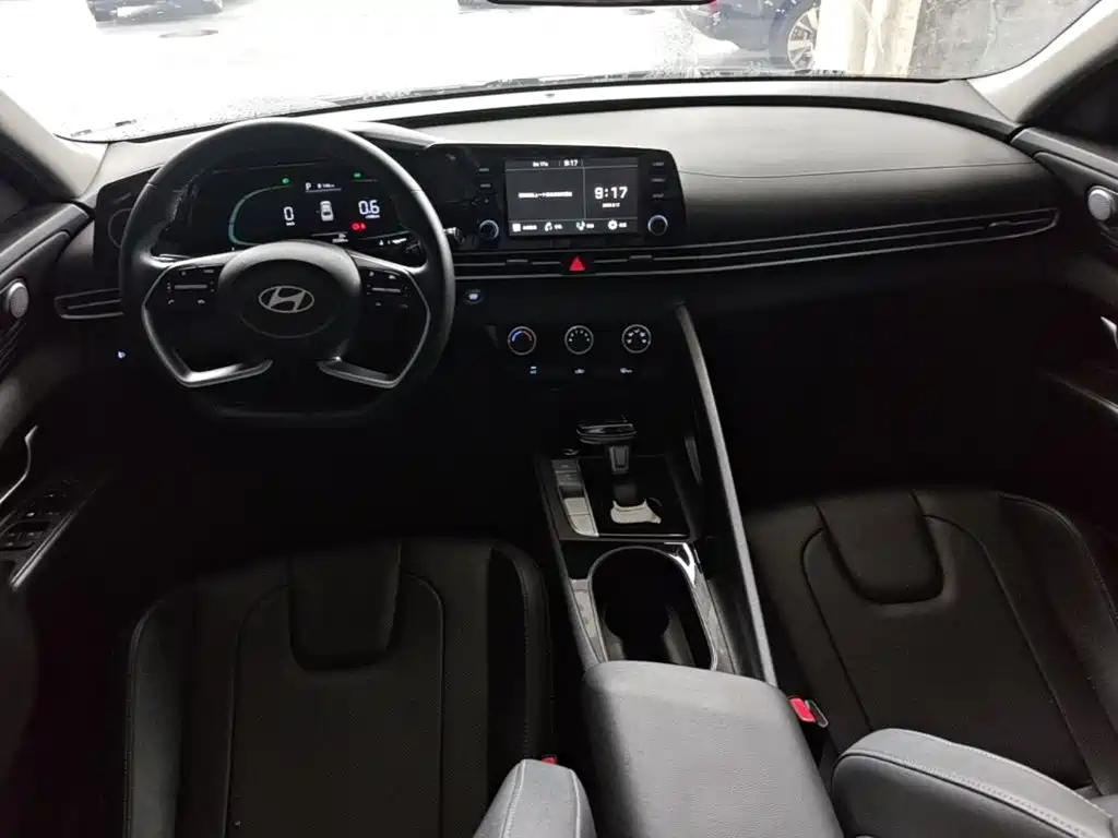 Hyundai Elantra — миниатюра 10