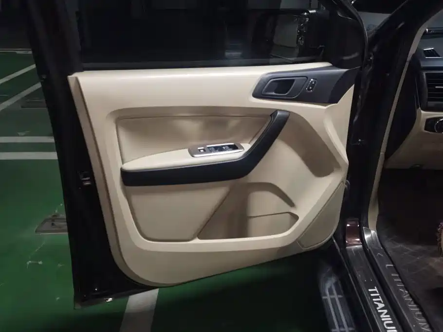 Ford Everest — миниатюра 7