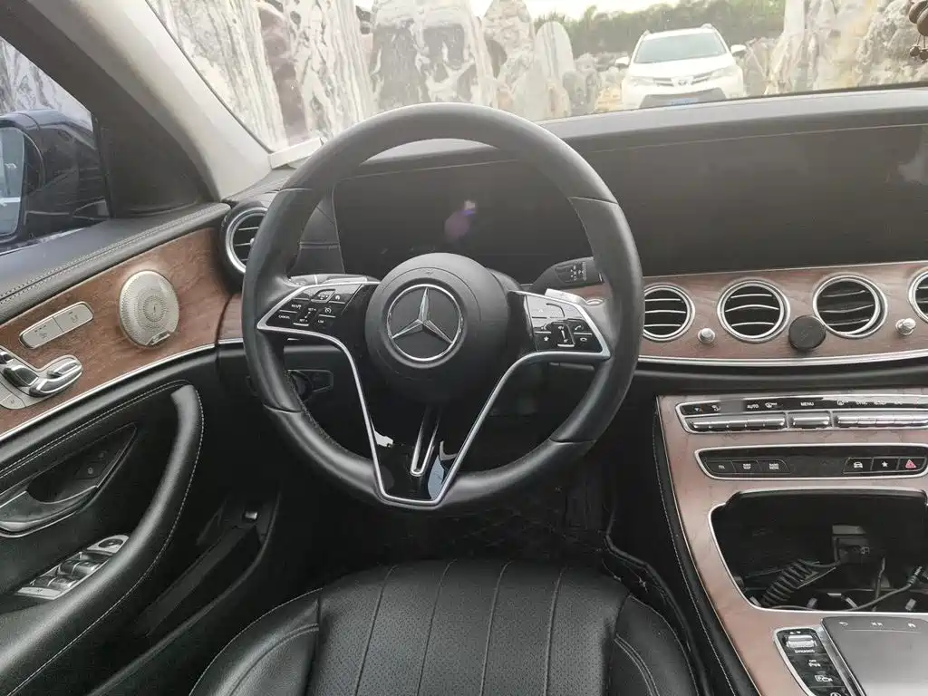 Mercedes-Benz E-Class — миниатюра 7