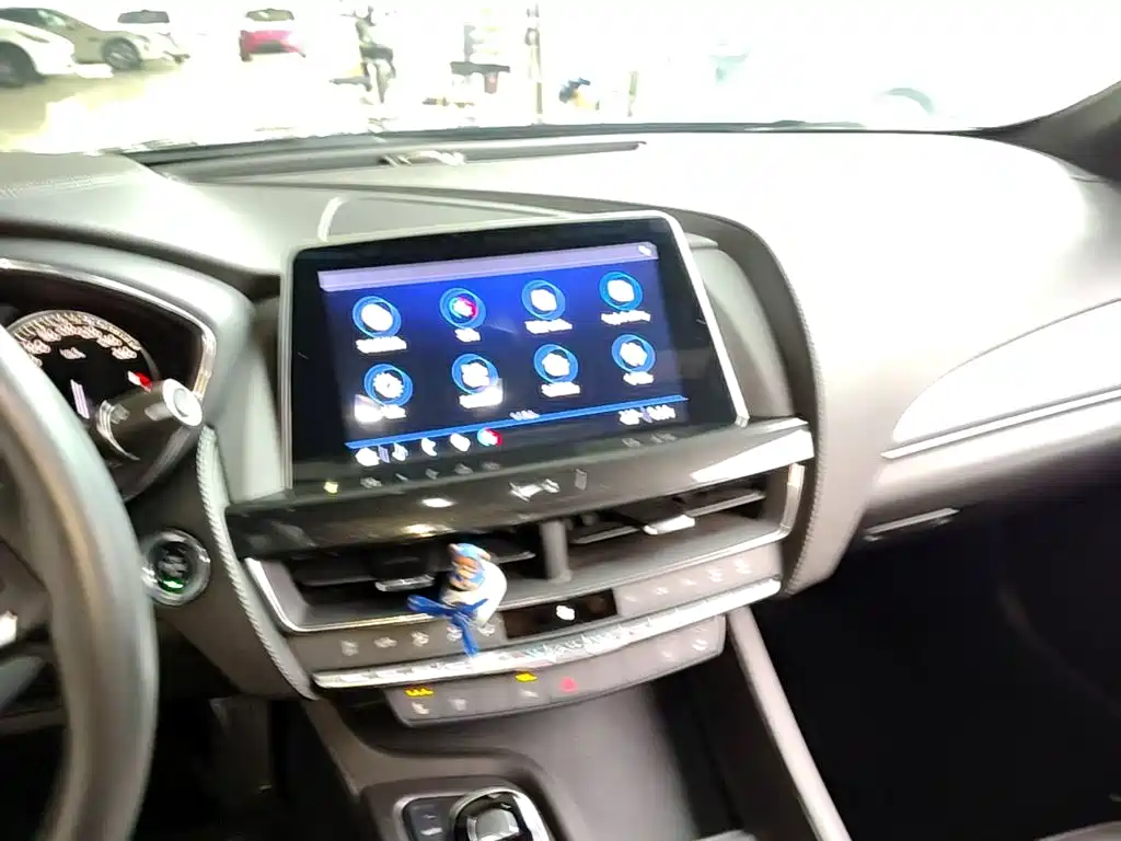 Cadillac CT5 — миниатюра 13
