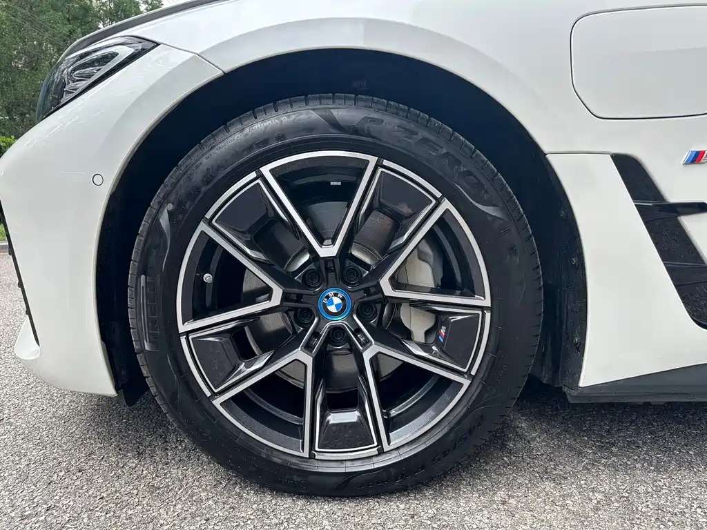 BMW i4 — миниатюра 18
