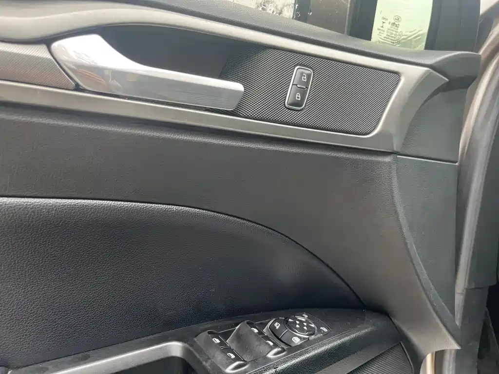 Ford Mondeo — миниатюра 11