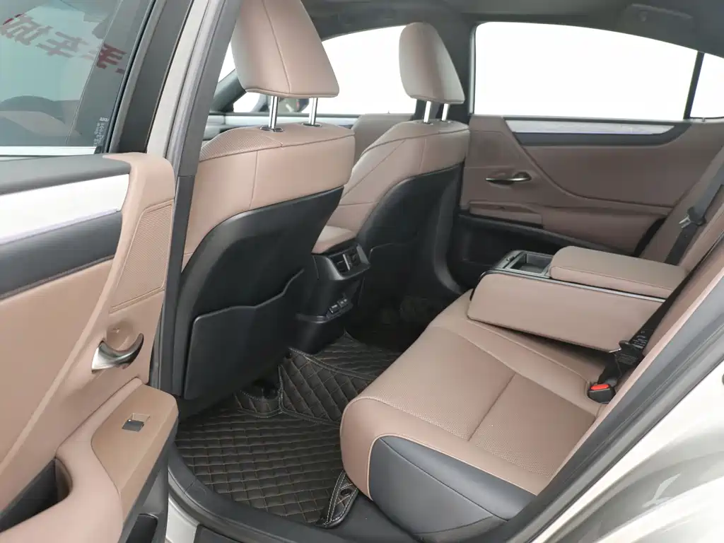 Lexus ES — миниатюра 8