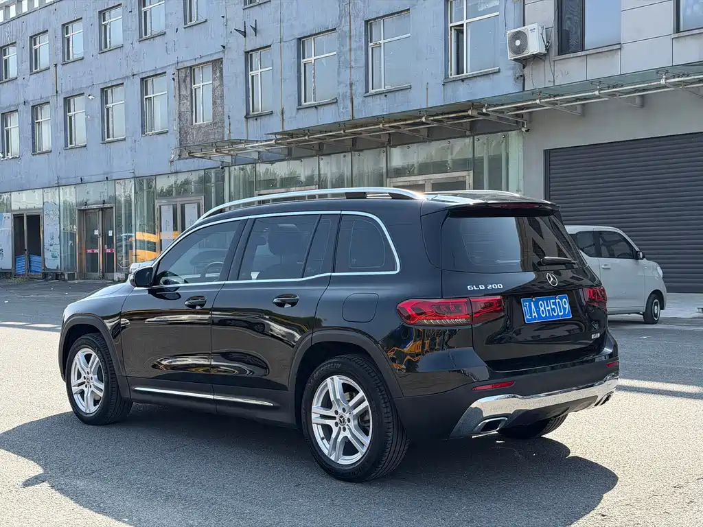 Mercedes-Benz GLB — миниатюра 8
