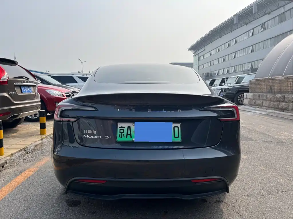 Tesla Model 3 — миниатюра 5