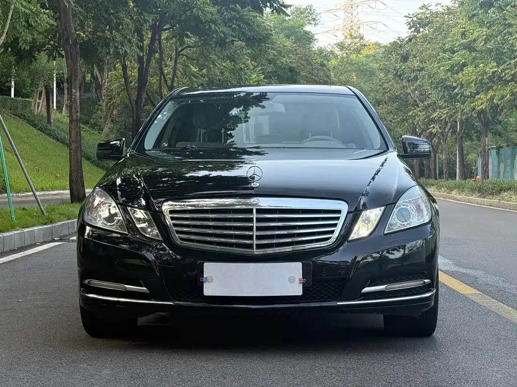 Mercedes-Benz E-Class — миниатюра 2