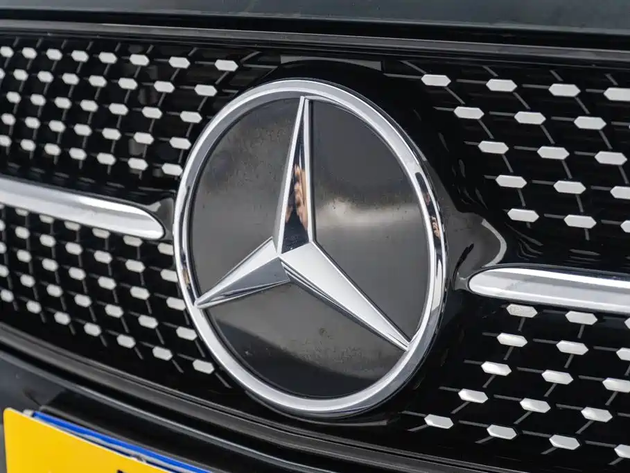 Mercedes-Benz E-Class (Import) — миниатюра 23