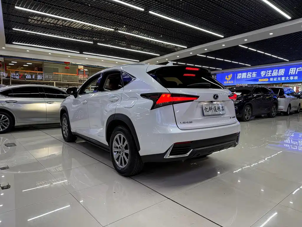 Lexus NX — миниатюра 6