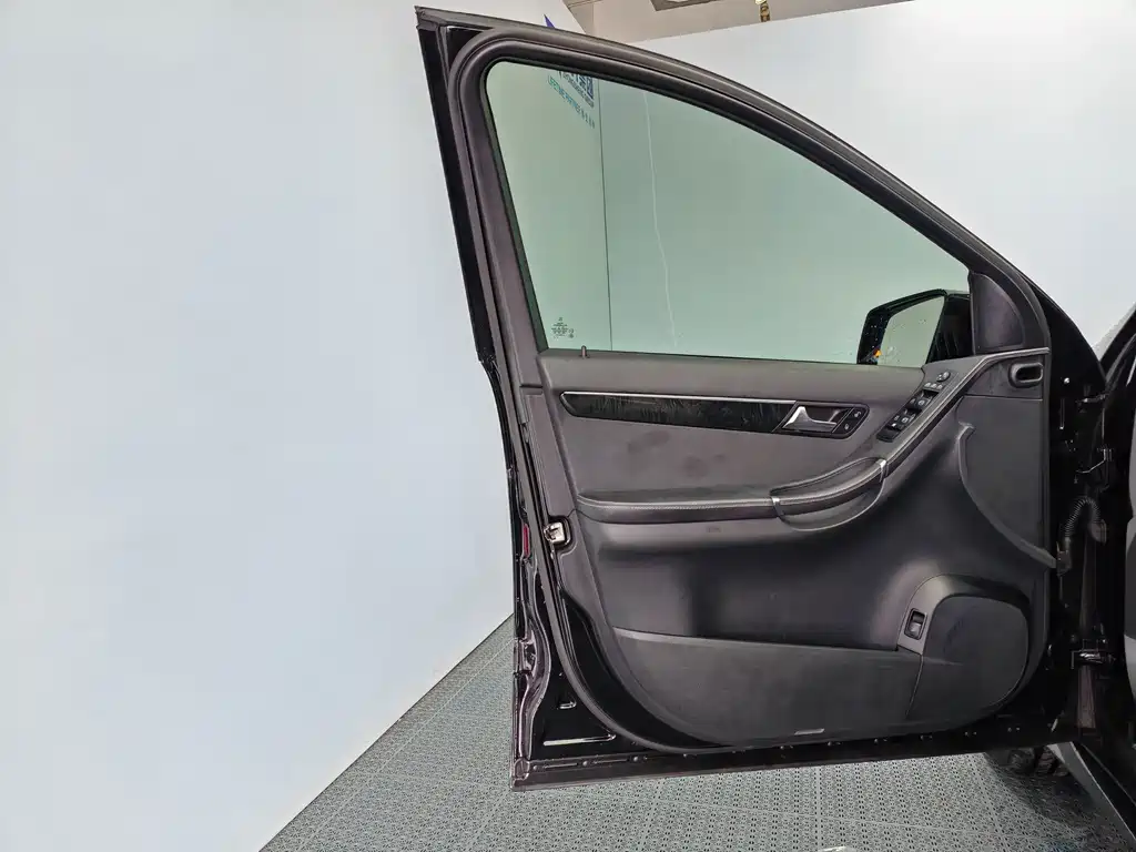 Mercedes-Benz R-Class — миниатюра 13