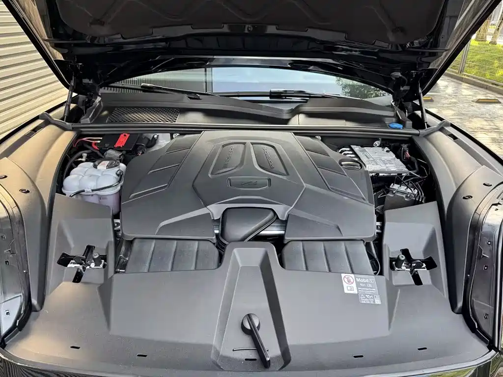 Porsche Cayenne — миниатюра 9