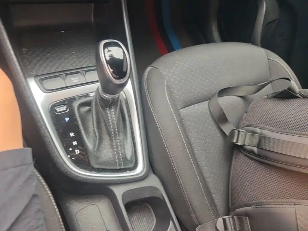 Hyundai Elantra — миниатюра 14