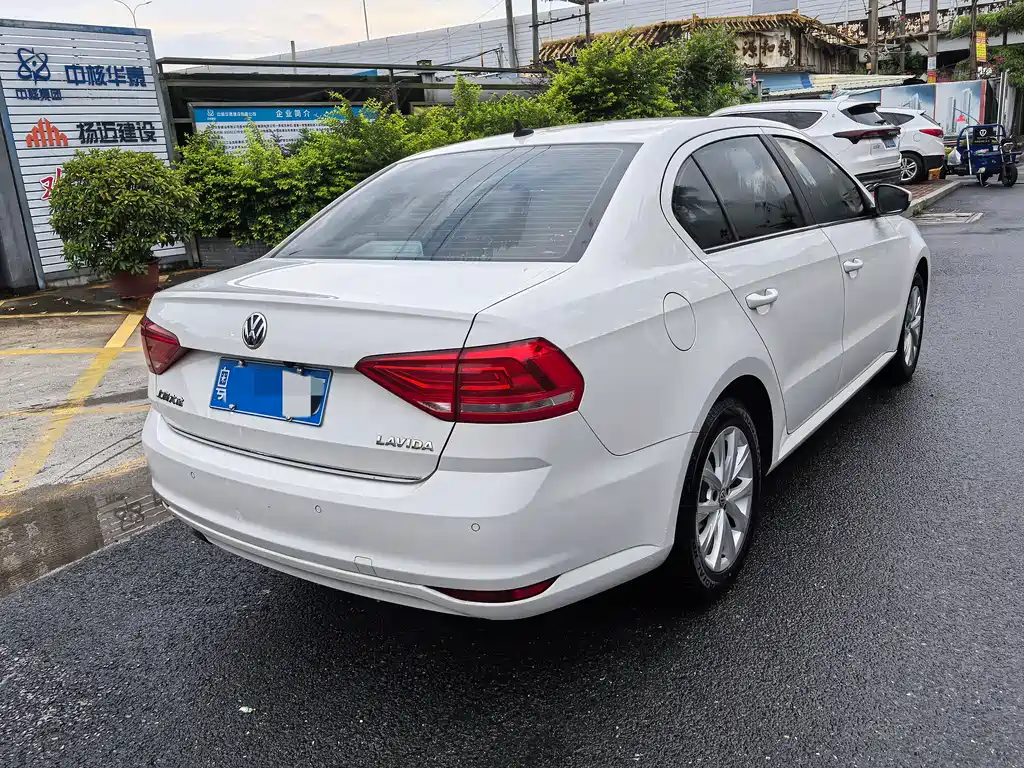 Volkswagen Lavida 2015 1.6L AT Comfort