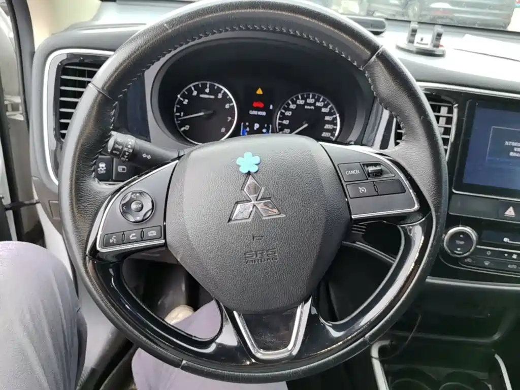 Mitsubishi Outlander — миниатюра 11