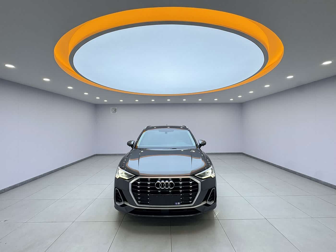 Audi Q3 1.4 л 2022 г. Серебристо-серый, пробег 33000 км
