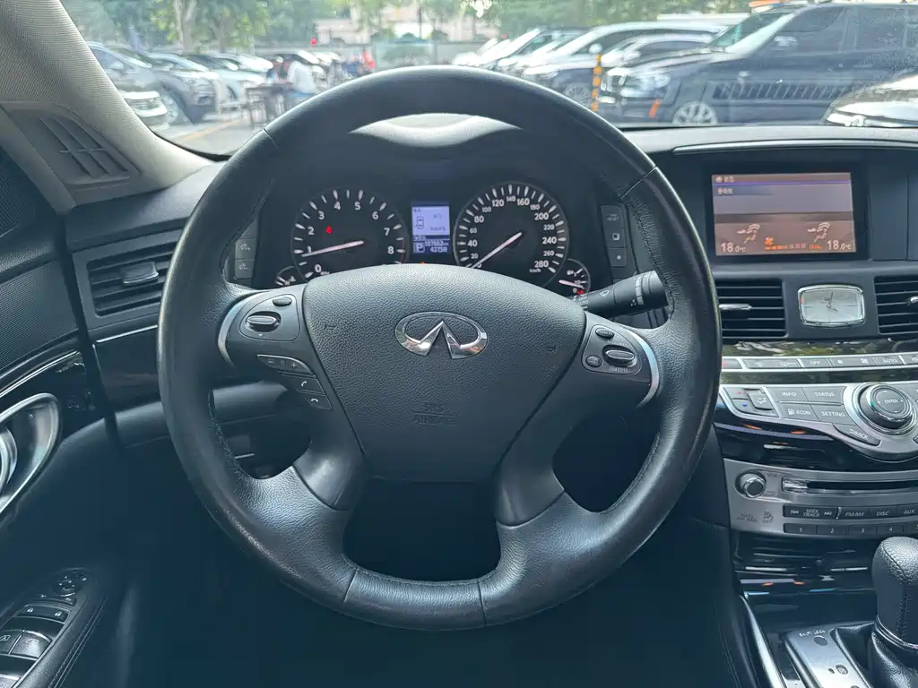 Infiniti Q70 — миниатюра 10