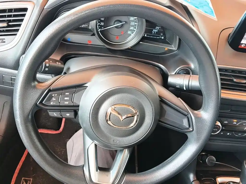 Mazda 3 Axela — миниатюра 11