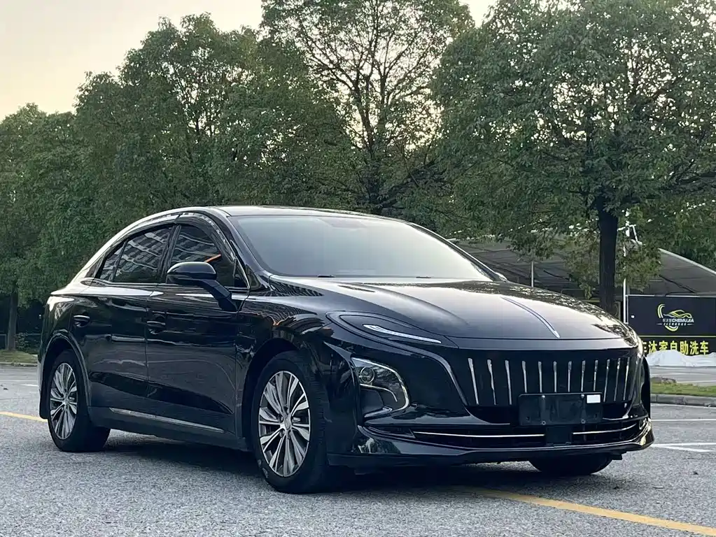 Hongqi Hongqi E-QM5 — миниатюра 3