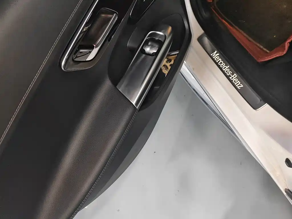 Mercedes-Benz C-Class — миниатюра 10