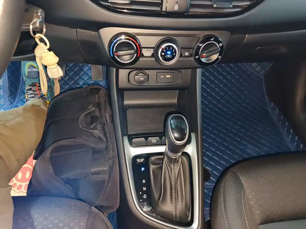 Hyundai Elantra — миниатюра 14