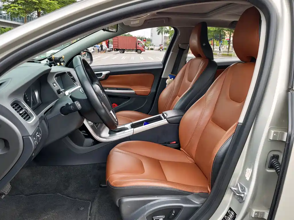 Volvo S60 — миниатюра 5