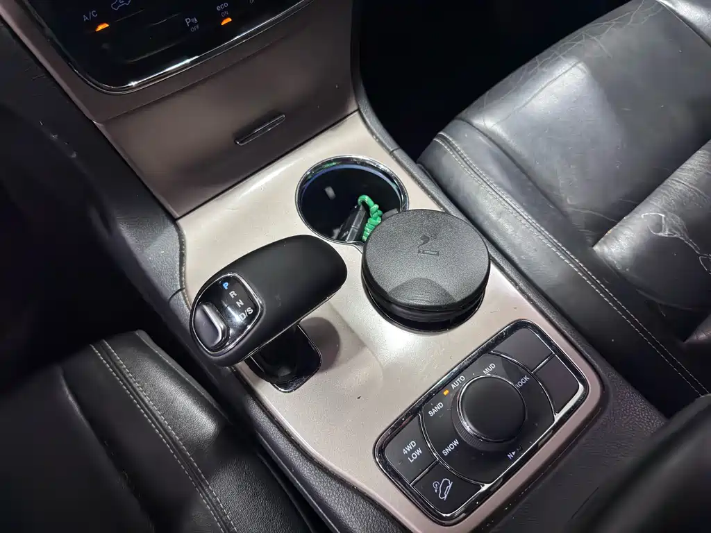Jeep Grand Cherokee (Import) — миниатюра 12