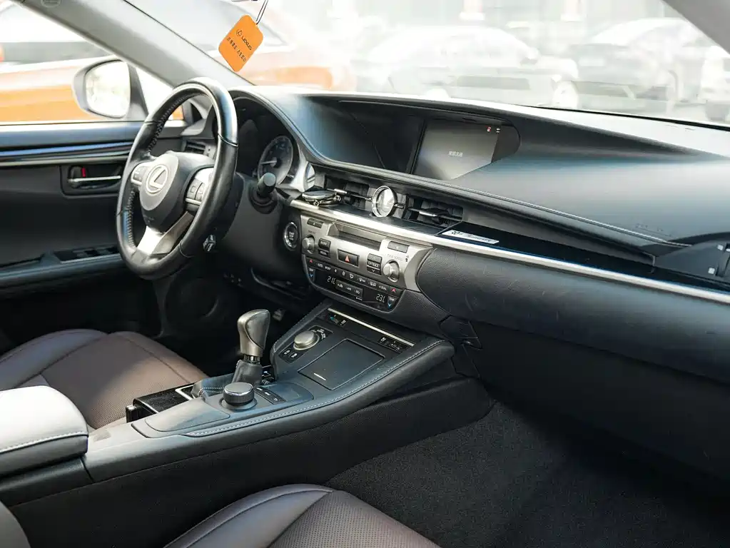 Lexus ES — миниатюра 10
