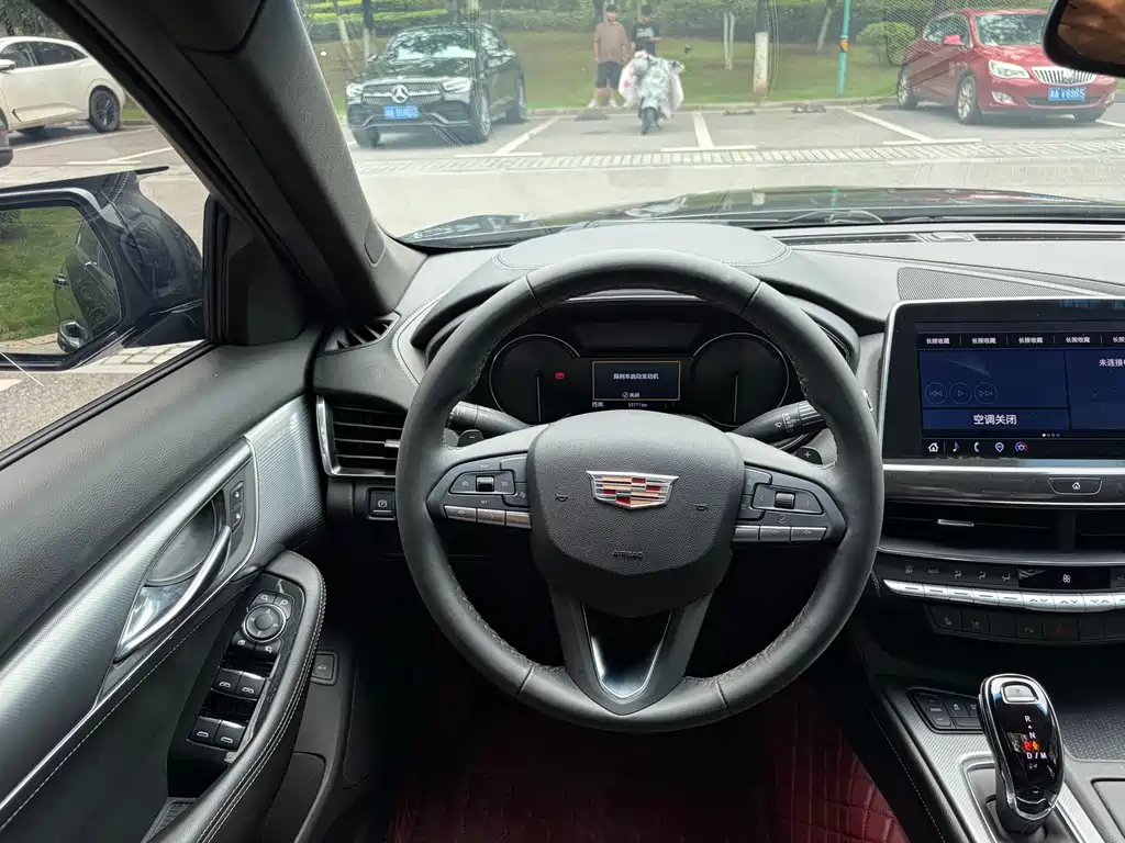 Cadillac CT5 — миниатюра 6