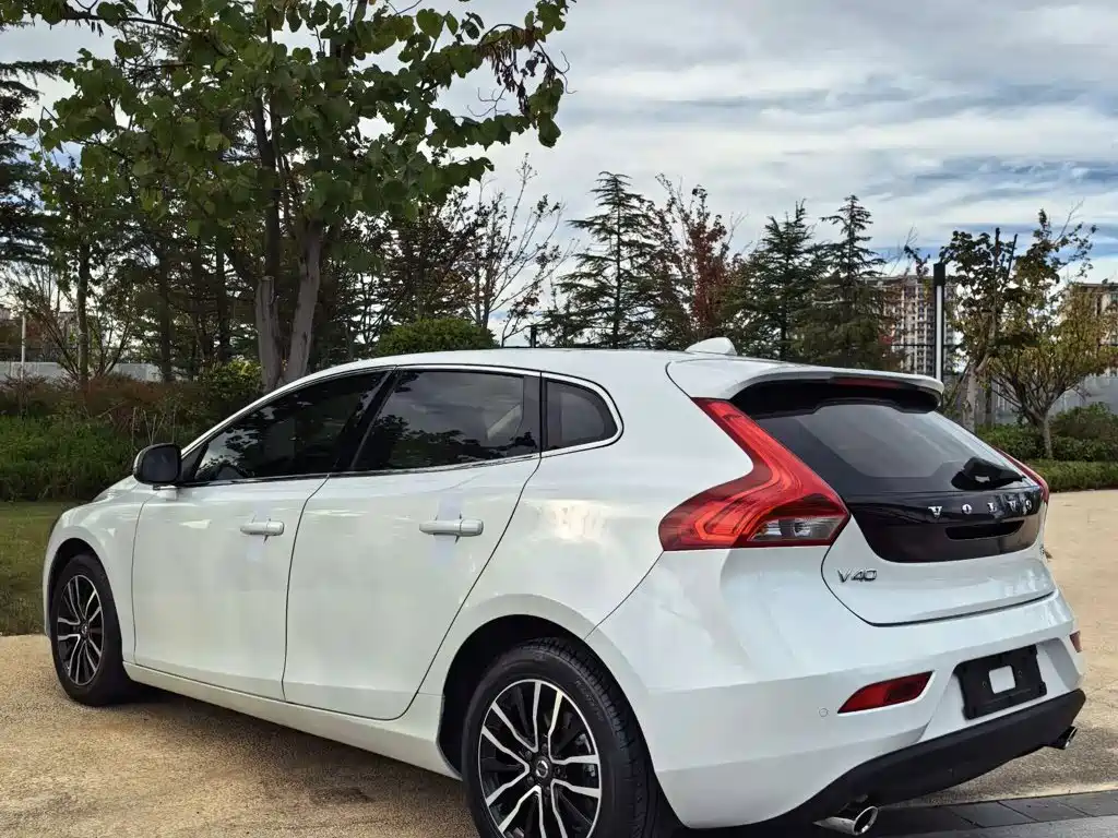 Volvo V40 — миниатюра 2