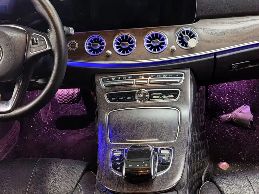 Mercedes-Benz E-Class — миниатюра 9