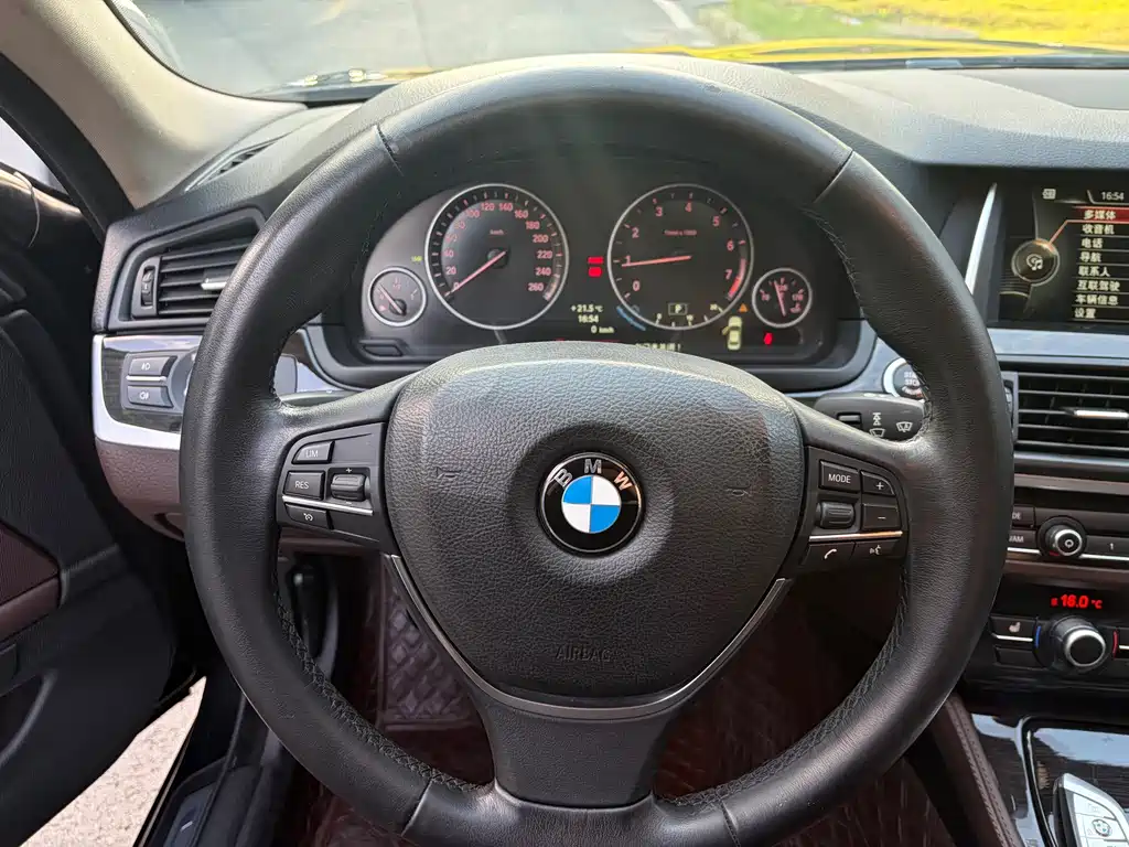BMW 5 Series — миниатюра 15