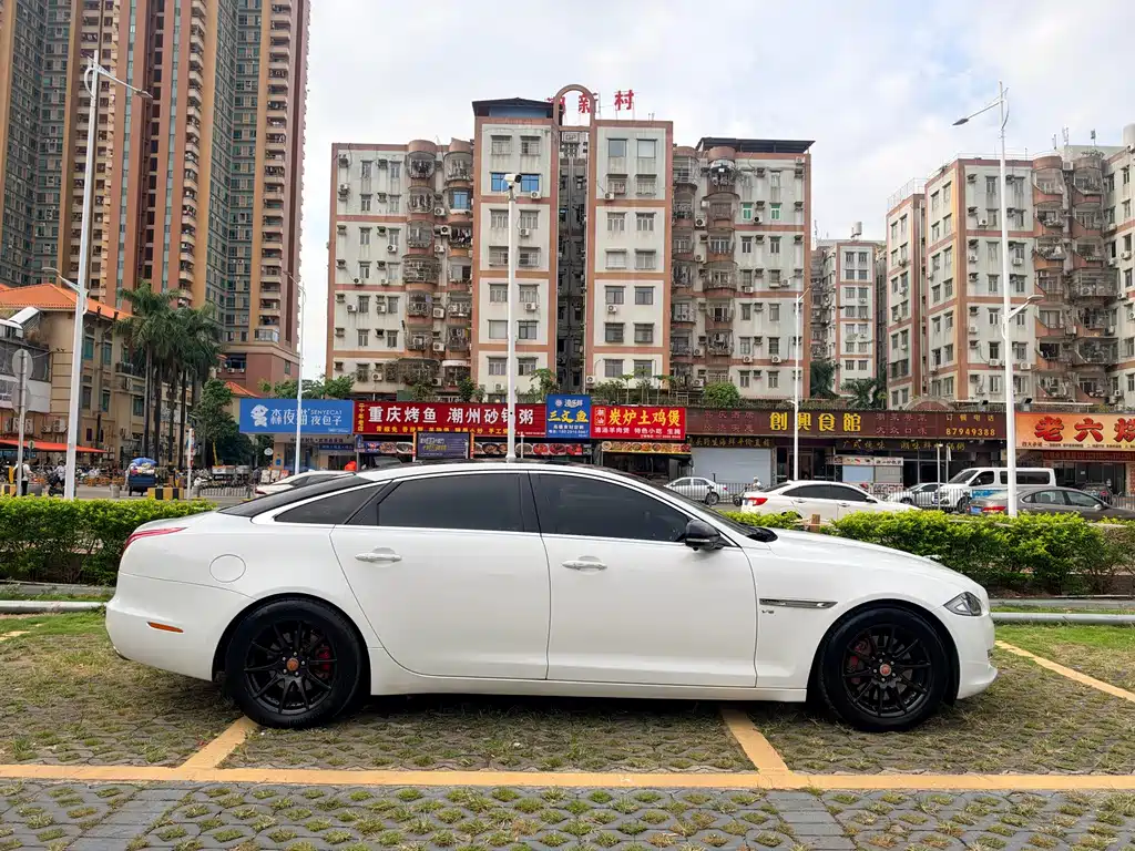 Jaguar XJ — миниатюра 7