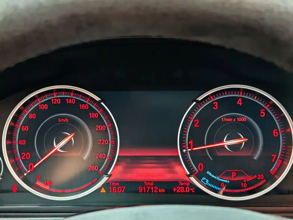 BMW 5 Series — миниатюра 11