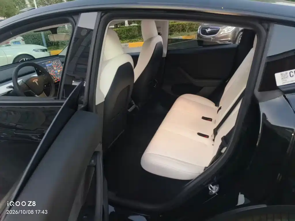 Tesla Model Y — миниатюра 8
