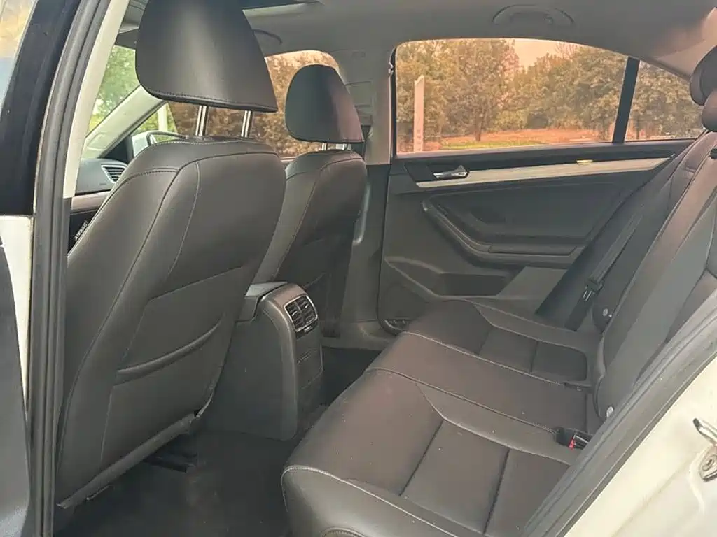 Volkswagen Sagitar — миниатюра 7