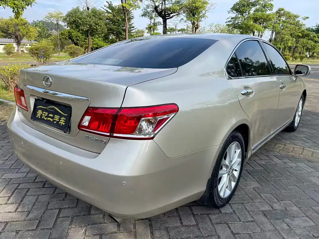 Lexus ES — миниатюра 10