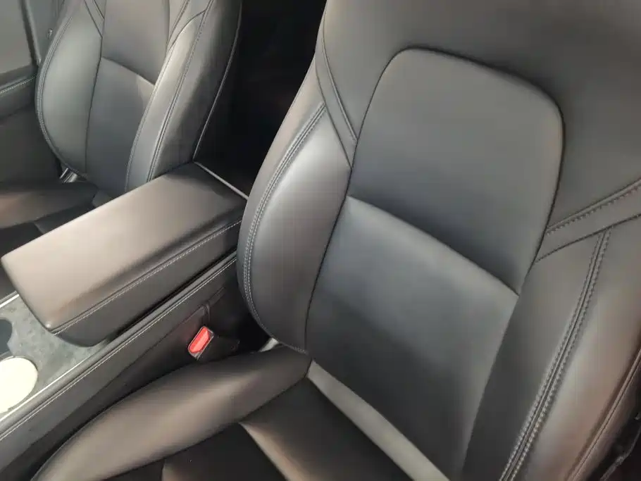 Tesla Model Y — миниатюра 9