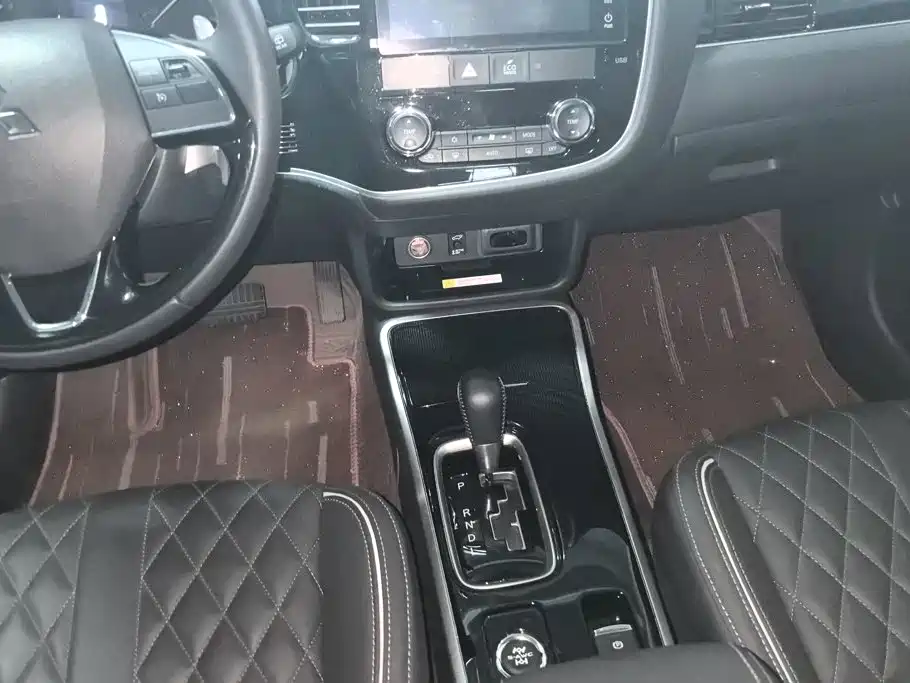 Mitsubishi Outlander — миниатюра 16