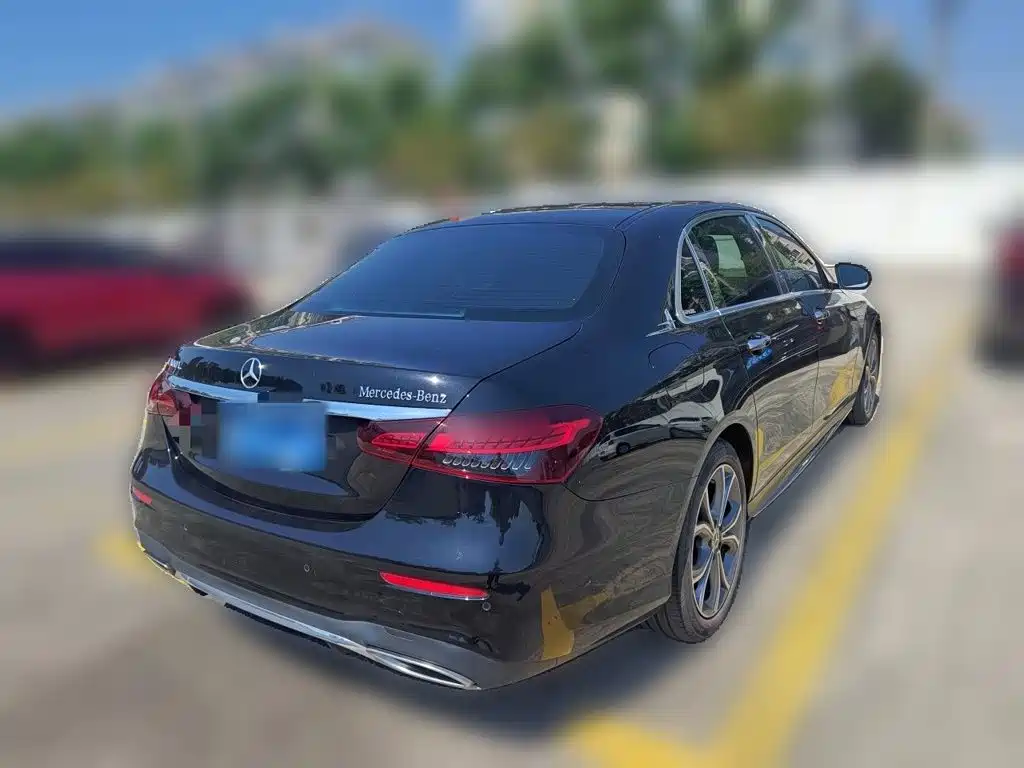 Mercedes-Benz E-Class — миниатюра 6