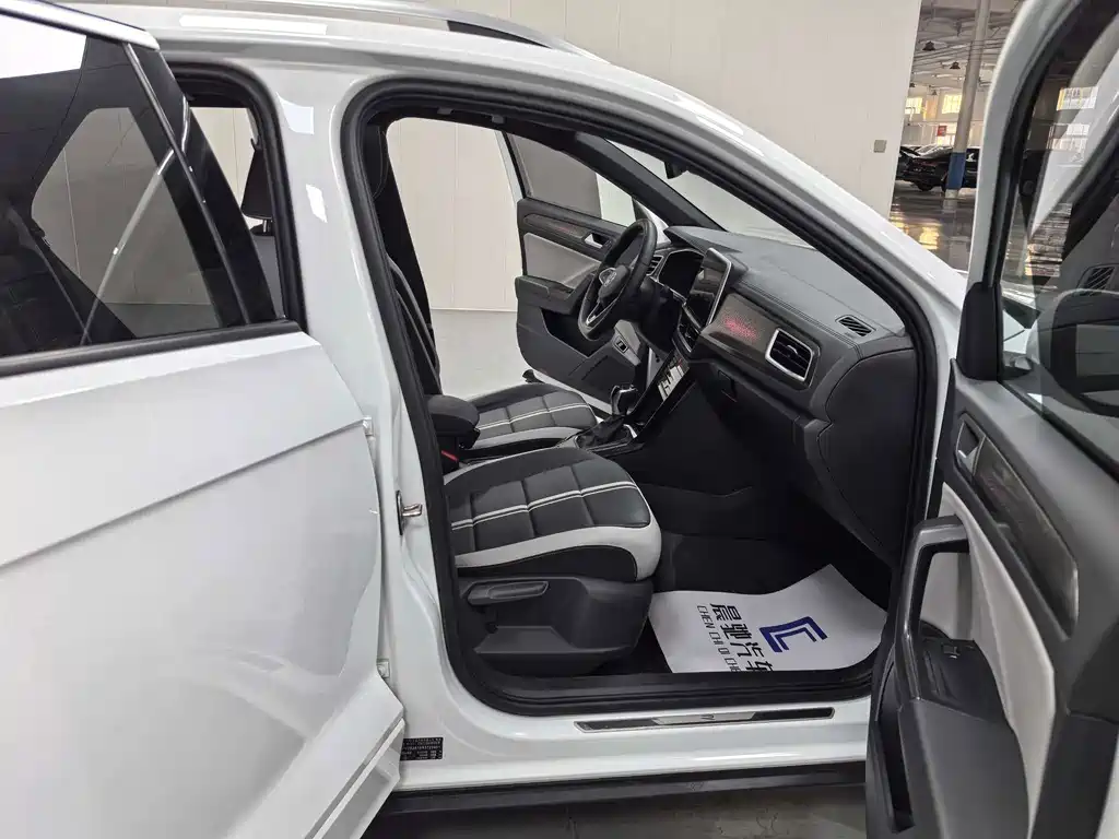 Volkswagen T-Roc — миниатюра 11