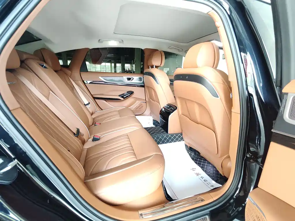 Hongqi H9 2025 2.0T Luxury 5 мест