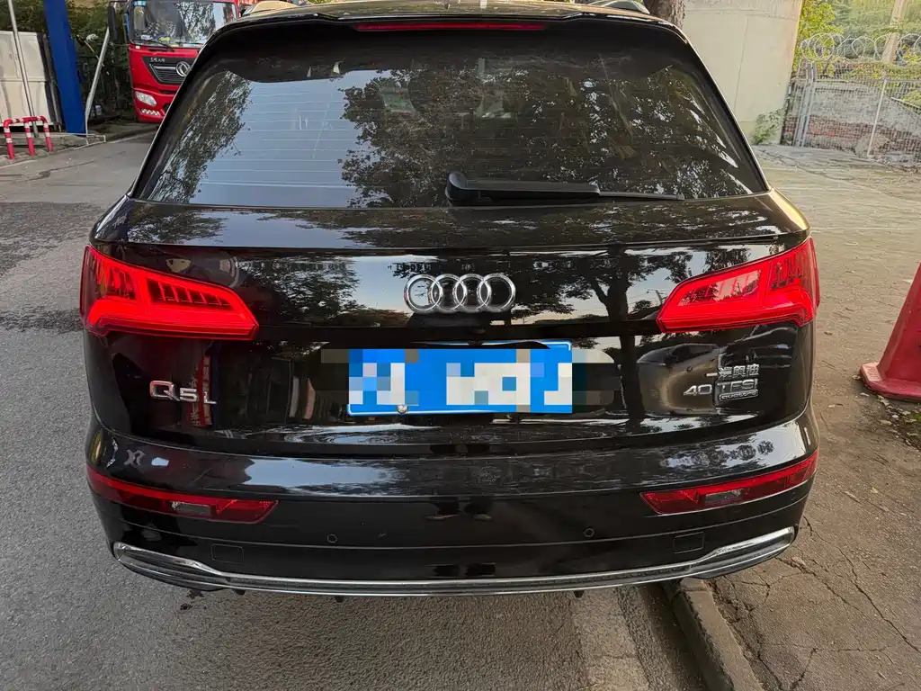 Audi Q5L — миниатюра 2